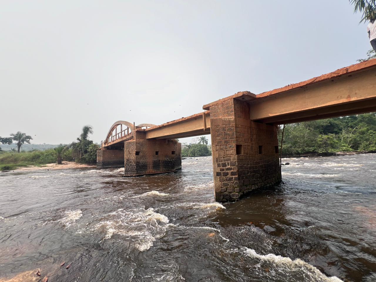 Pont-route N1 sur la Miao, repère du premier site